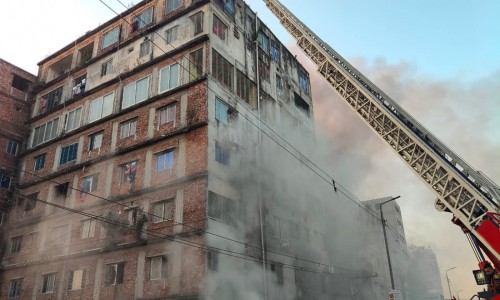 Crowds of people head to Dhaka to attend Khaleda Zia's funeral