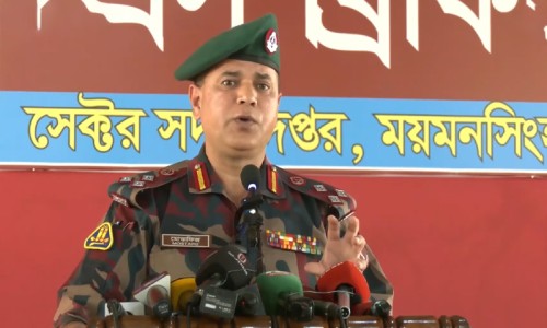 Gopalganj Red Crescent provides 500 blankets to those suffering from cold