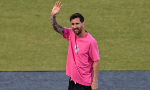 Liverpool's Isak out for two months