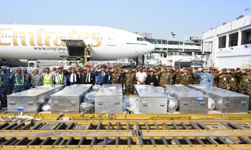 Chief Advisor exchanges greetings with religious leaders on the occasion of Christmas