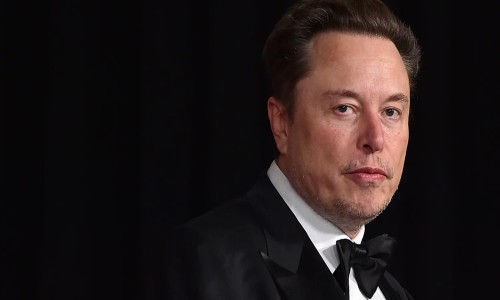 Musk becomes the world's first billionaire to own $700 billion