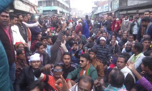 Gopalganj Red Crescent provides 500 blankets to those suffering from cold