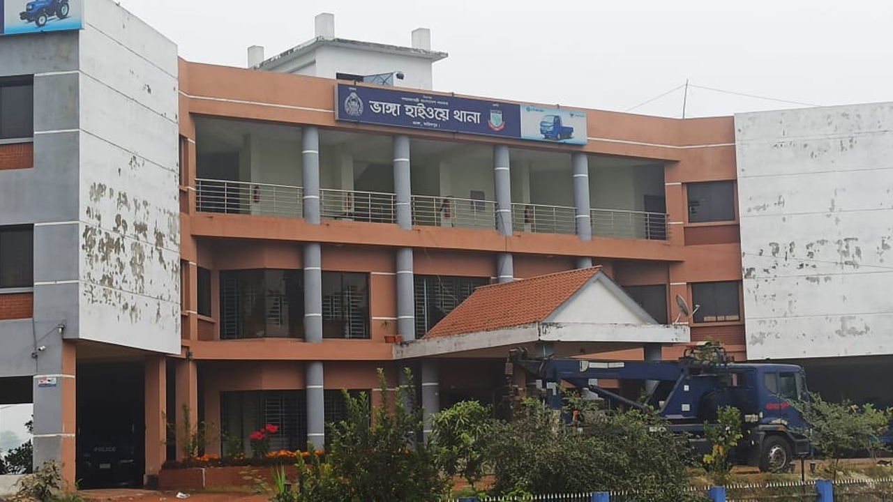 Miscreants set fire to election office in Kushtia