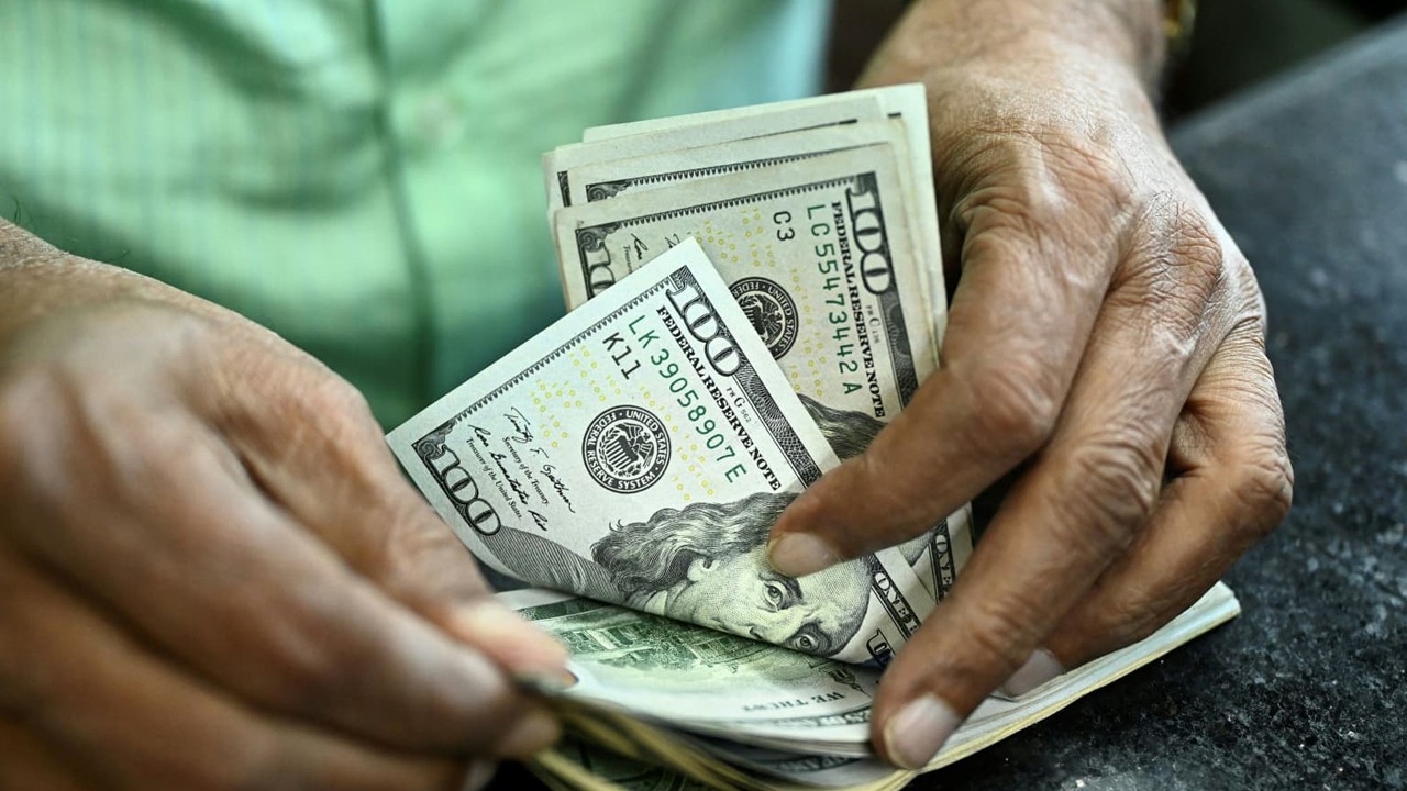 Students block Science Lab intersection today, causing severe traffic congestion