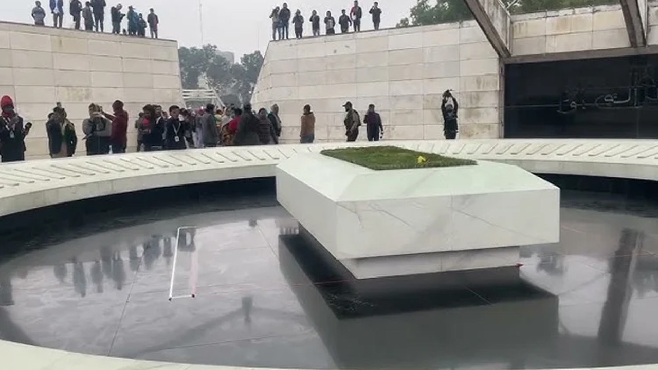 BNP pays tribute to Tarique Rahman by laying flowers at the memorial