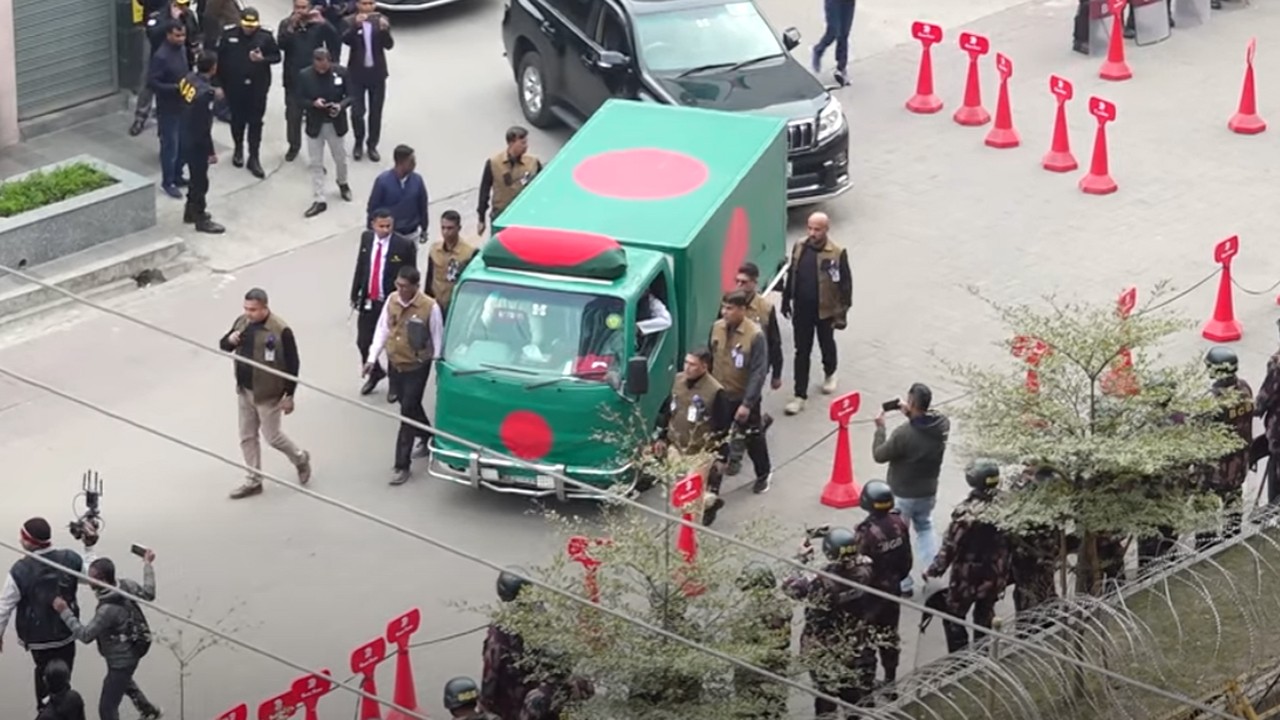 Democracy has become mobocracy due to government's weakness: Salahuddin