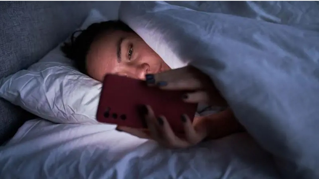 Ways to break free from phone scrolling addiction