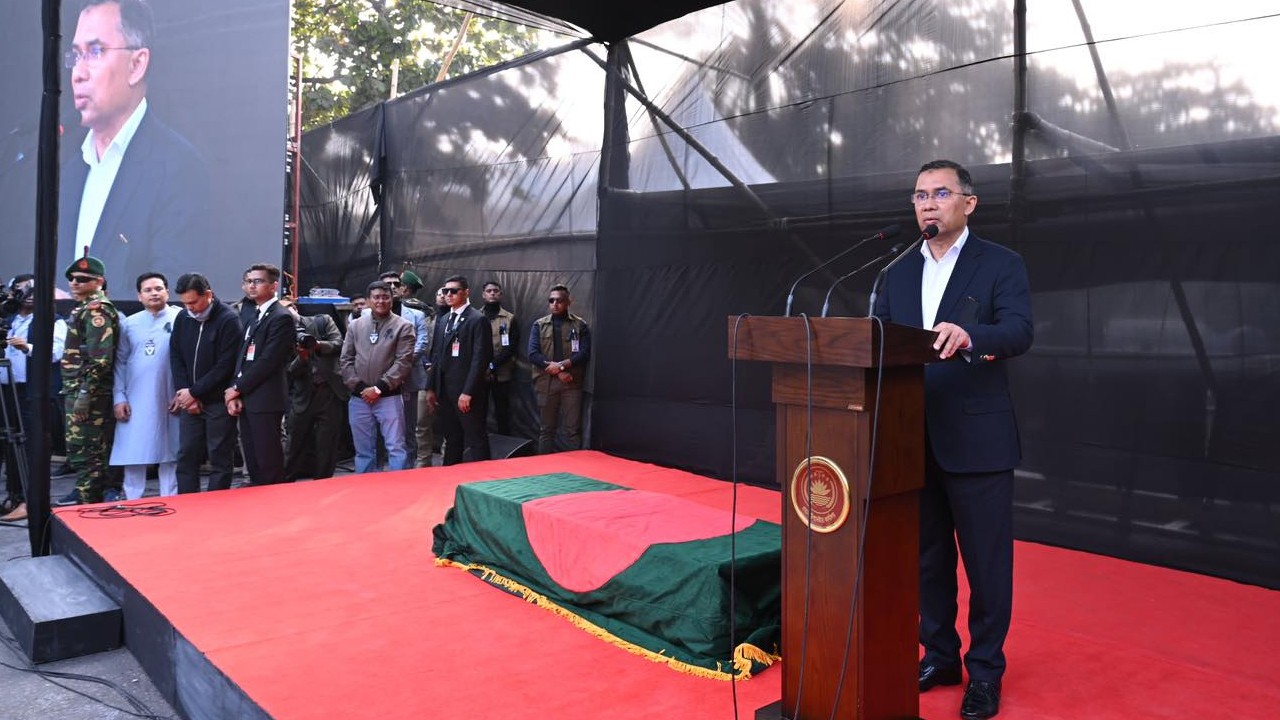 Massive fire in Uttara building, 3 dead