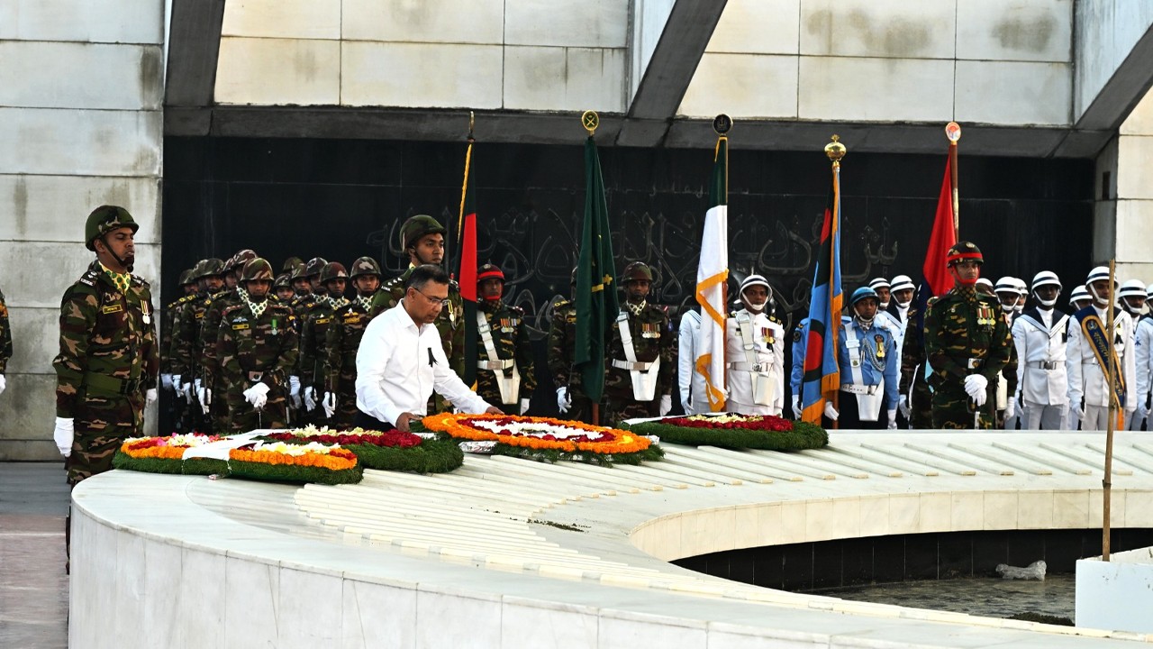 Tarique Rahman, accompanied by his wife and daughter, meets with the Chief Advisor in Jamuna