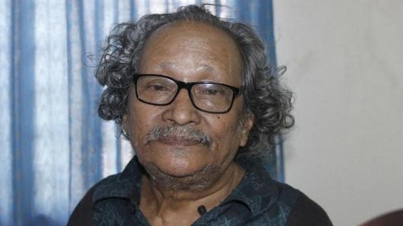 Gopalganj Red Crescent provides 500 blankets to those suffering from cold