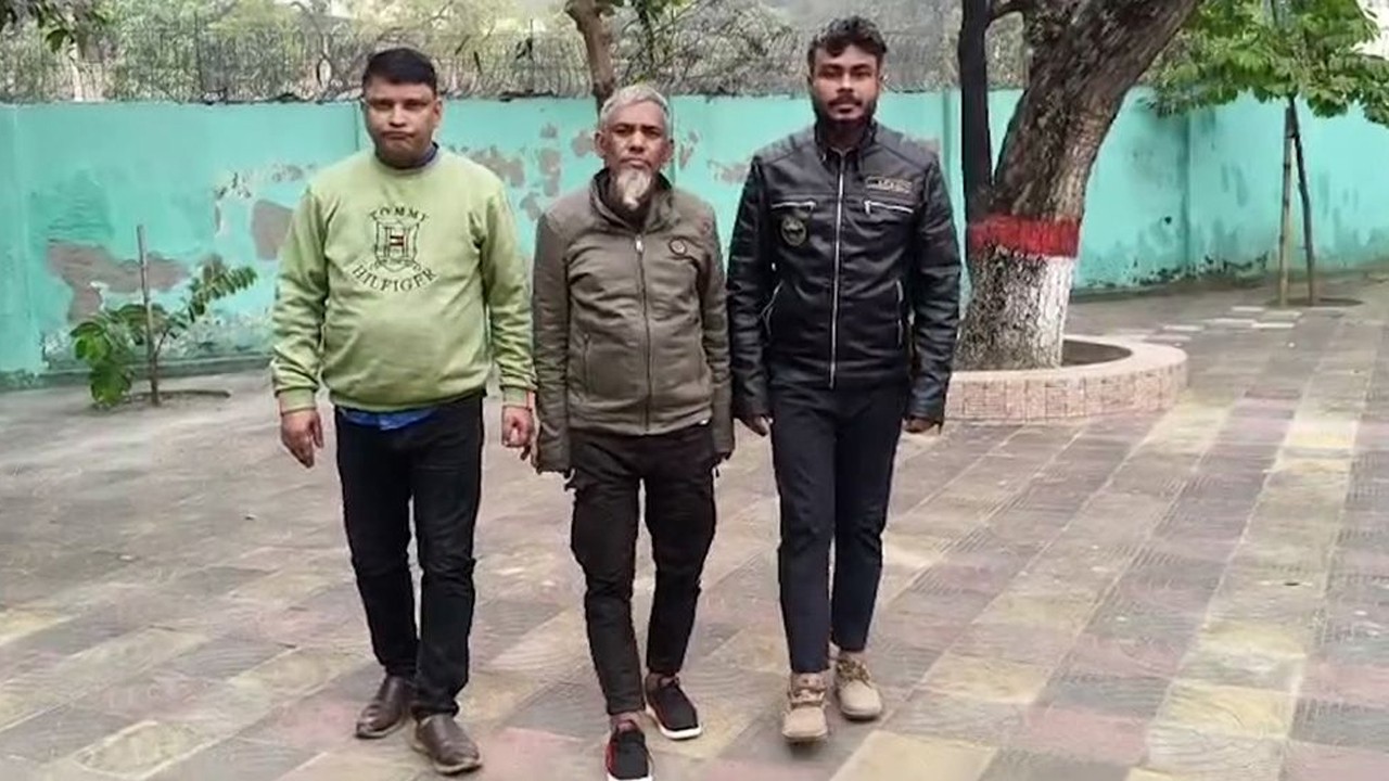 Video of postal ballot in Bahrain goes viral, what EC secretary said