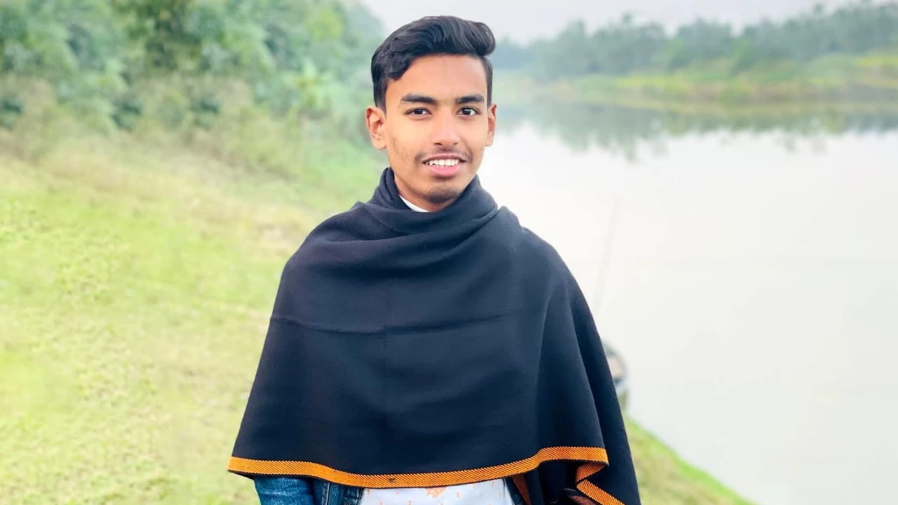 Schoolboy dies after being stabbed by neighbor