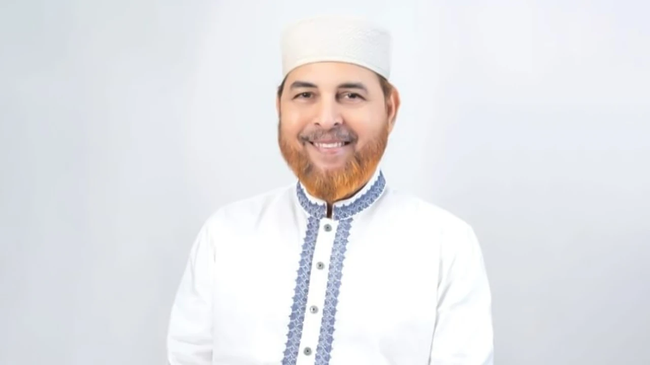 Symbolic hunger strike in Netrakona demanding pay scale