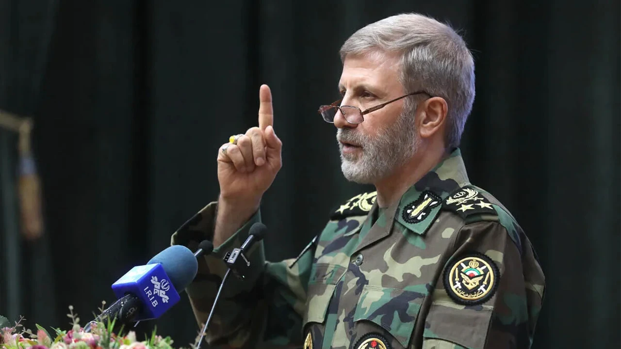 Machado received a gift bag after presenting the Nobel Prize to Trump!