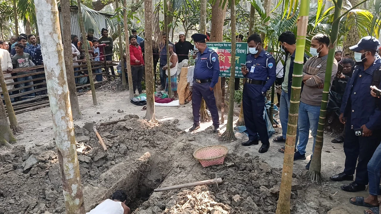 Hilsa imported from India to Benapole!