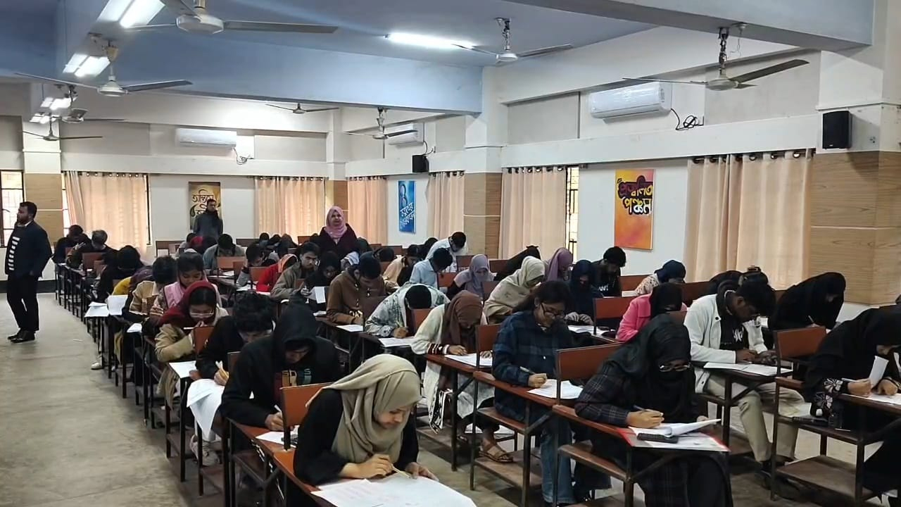 Child dies, 6 injured in Mahindra-autorickshaw collision