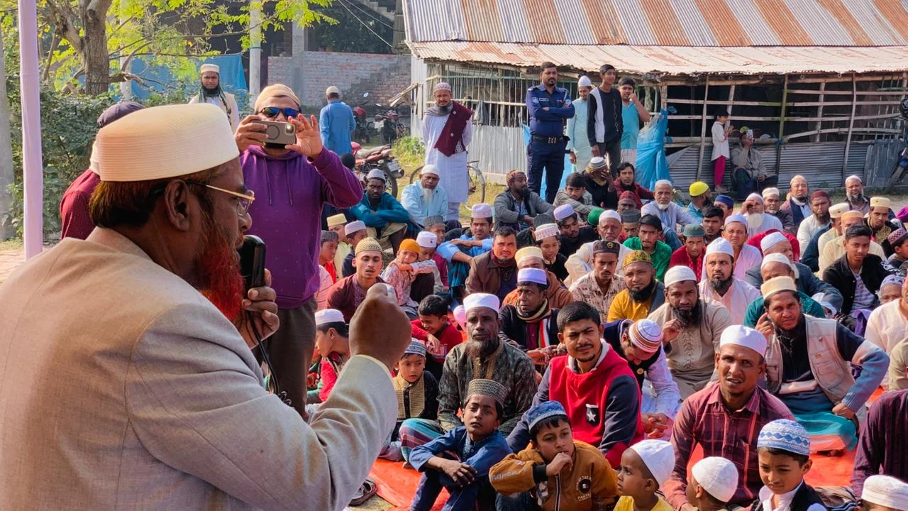 Leaders and activists throng Zia Udyan for Tarique Rahman's arrival