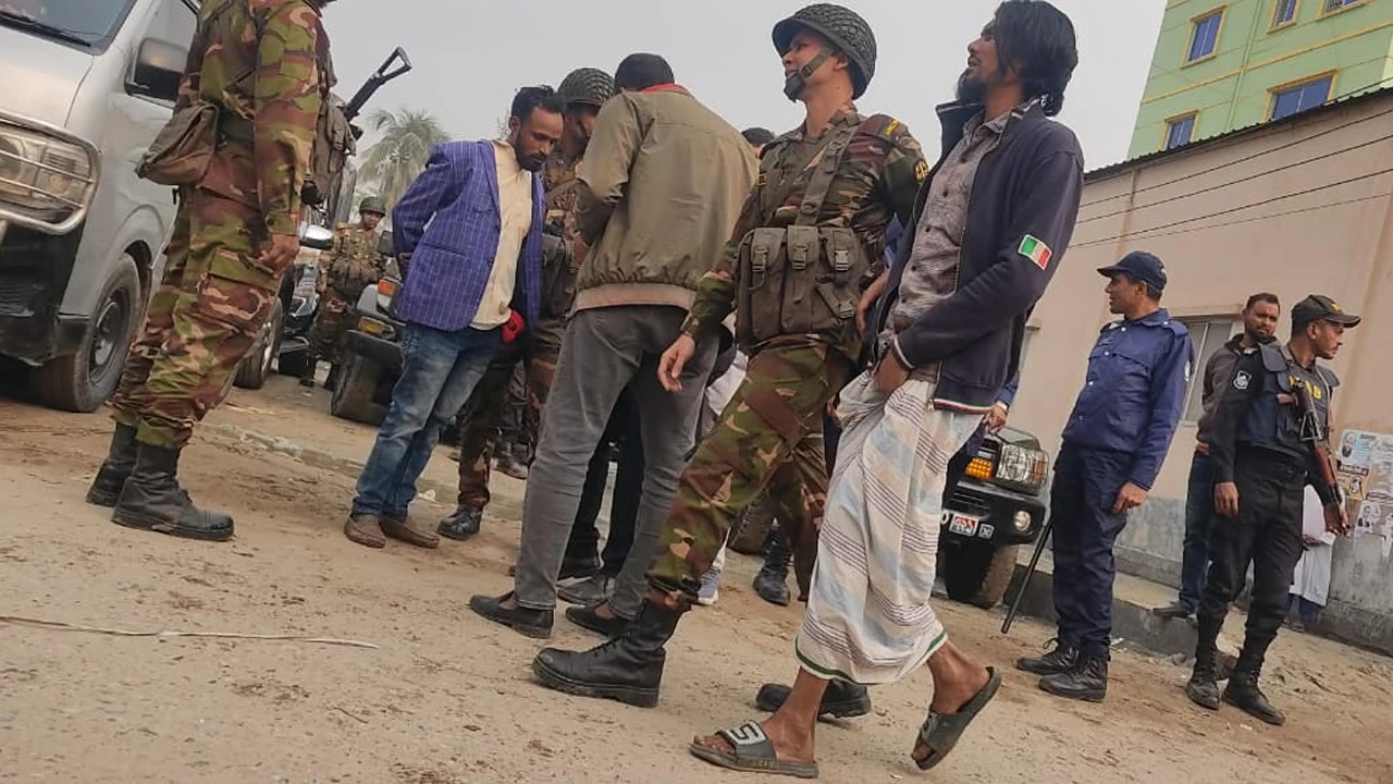 Jamaat's involvement in blanket distribution angered, Barhatta Upazila Jamaat protests