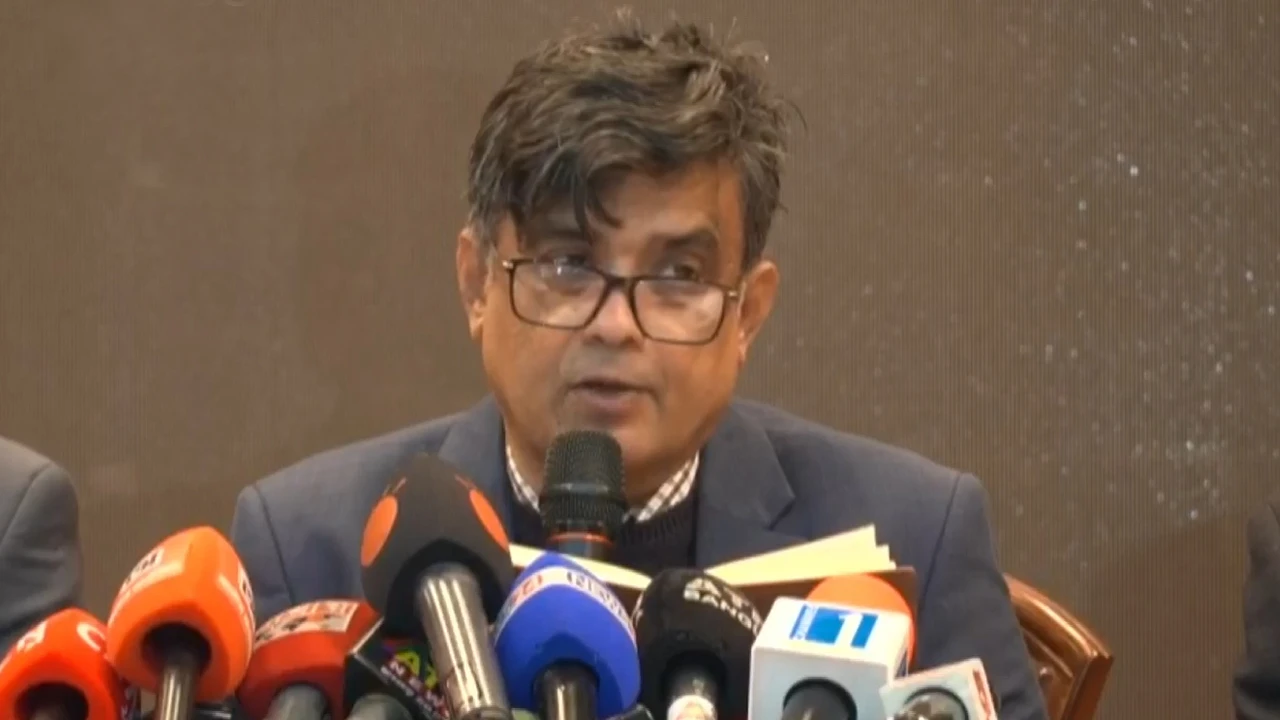 Leak in pipe in front of Ganabhaban, gas shortage in various areas