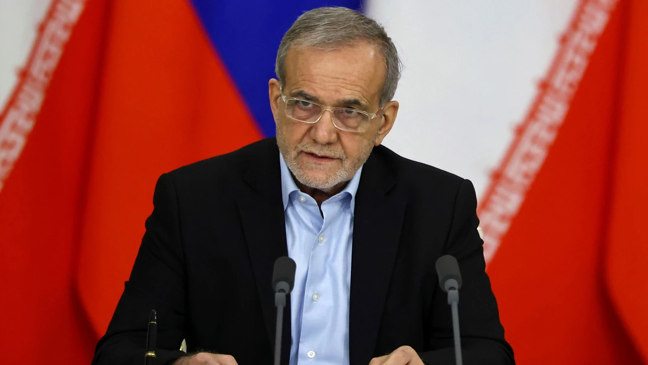 Machado presents his Nobel Prize to Trump