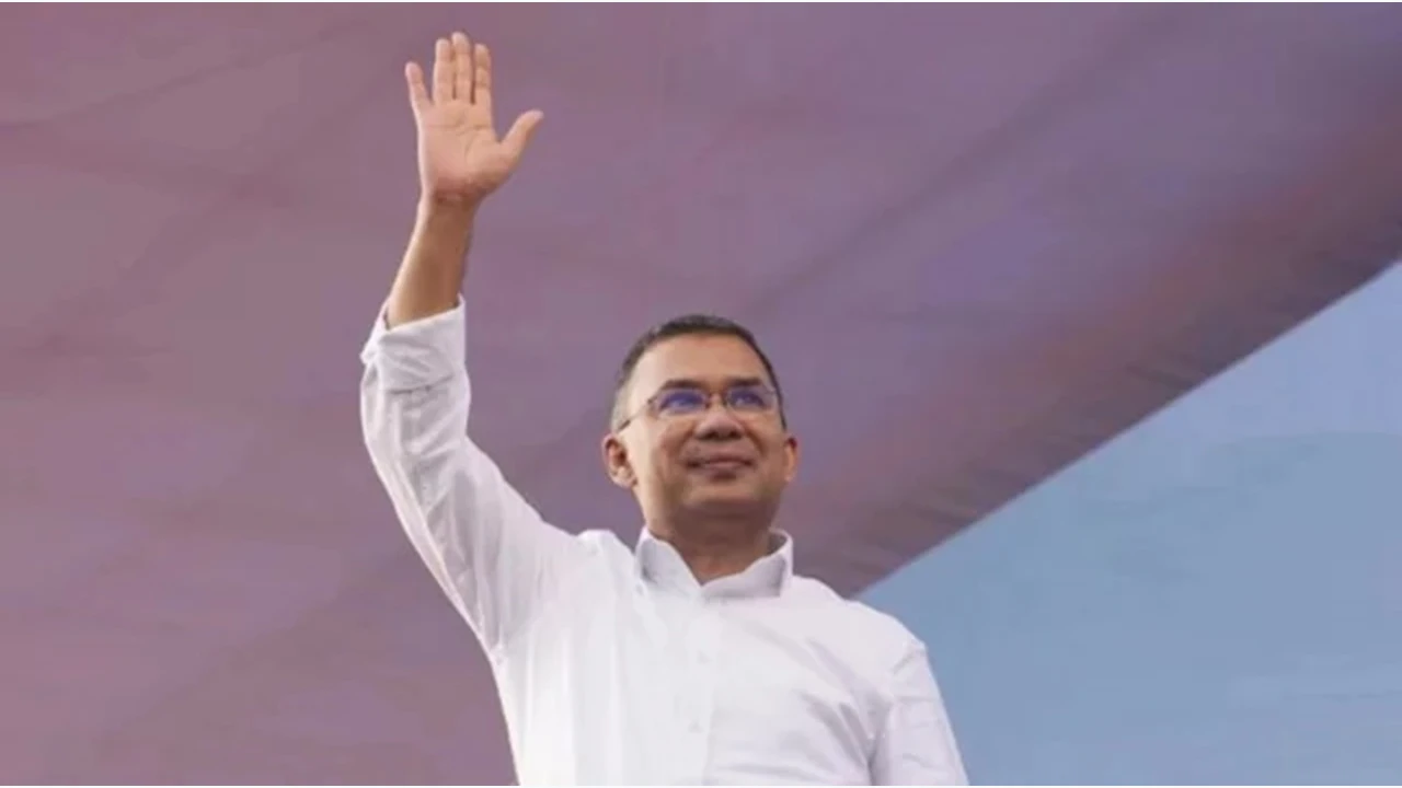 Tarique Rahman, accompanied by his wife and daughter, meets with the Chief Advisor in Jamuna