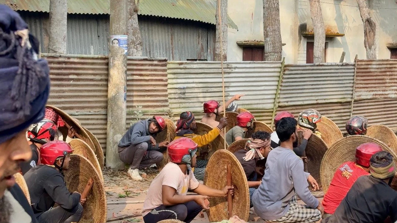 Symbolic hunger strike in Netrakona demanding pay scale