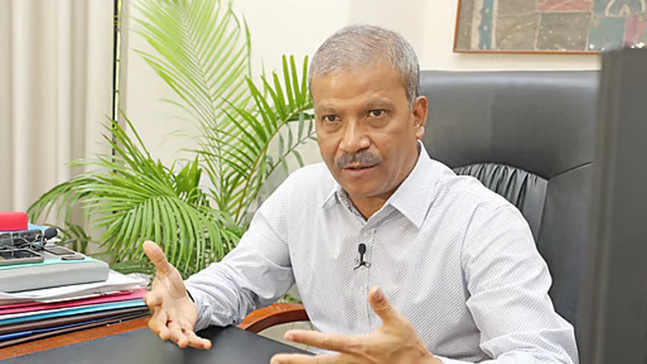 Election Commission holds meeting with 16 organizations including armed forces