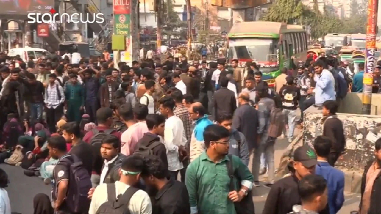 Seven college students block road, traffic stopped