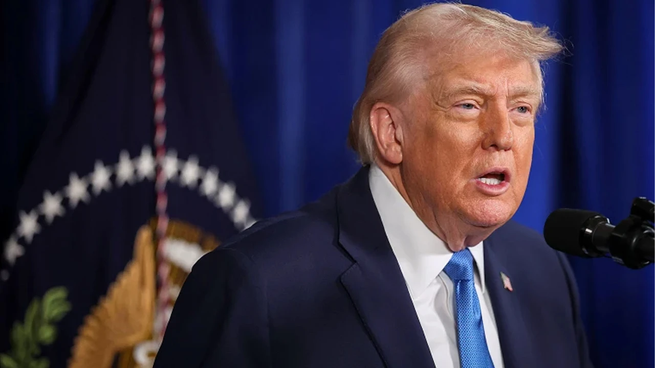 Machado presents his Nobel Prize to Trump