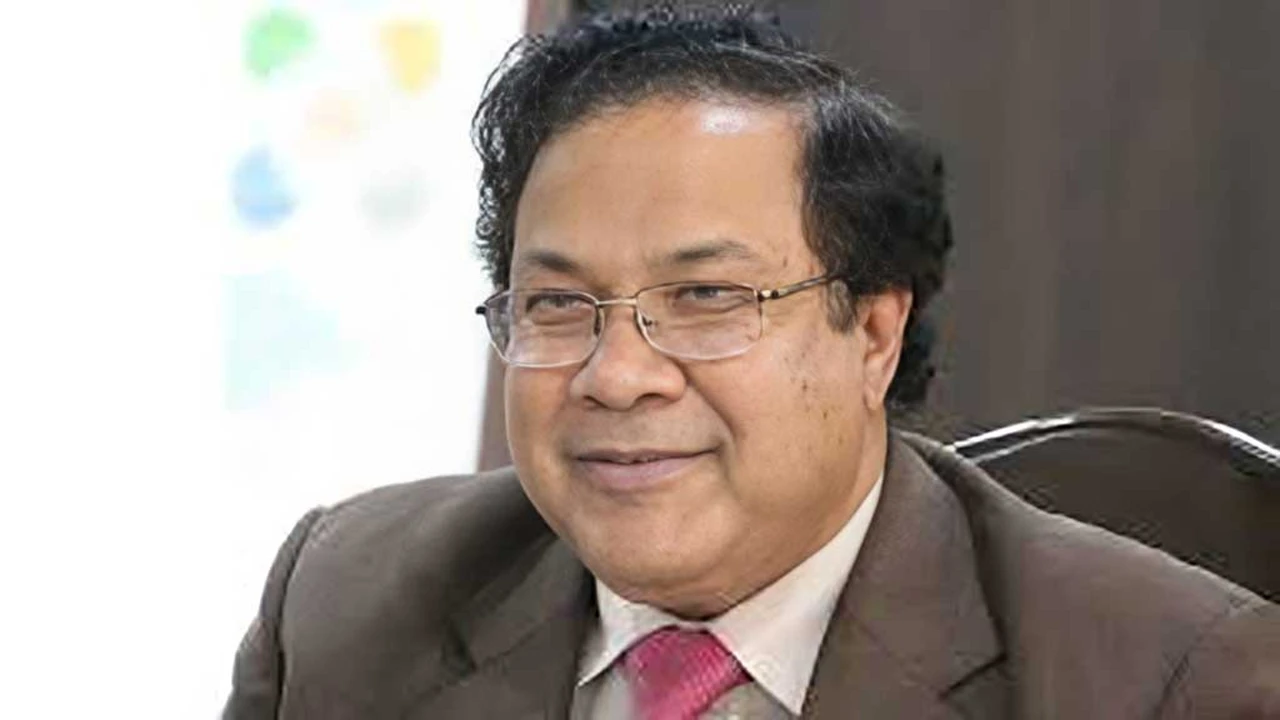 Crowds of people head to Dhaka to attend Khaleda Zia's funeral