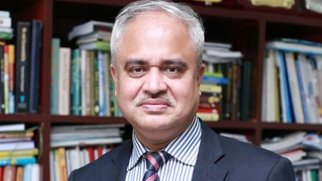 Students block Science Lab intersection today, causing severe traffic congestion