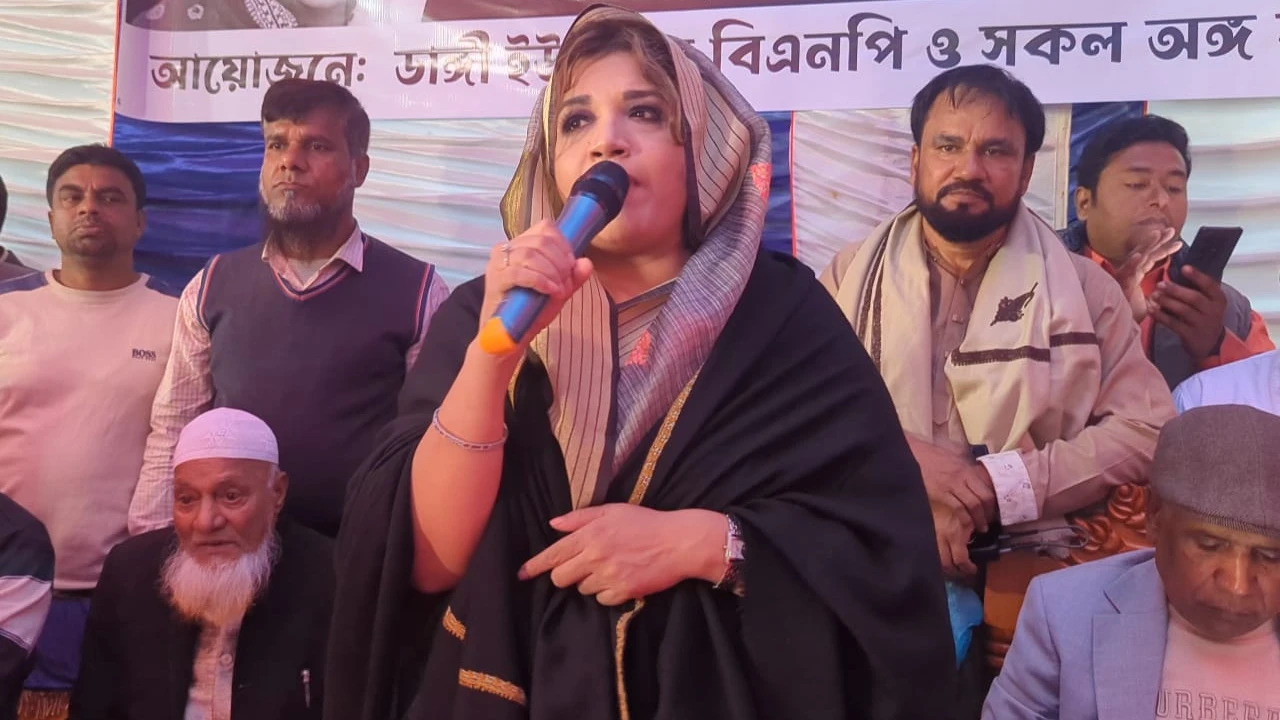 2 killed as pickup overturns in Rangamati