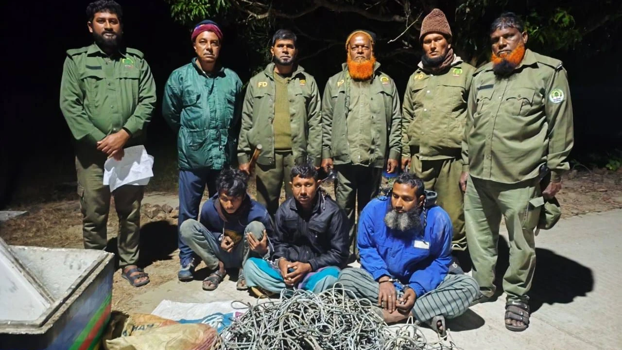 সুন্দরবনে ফাঁসহ ৩ হরিণ শিকারী ইন্সটল