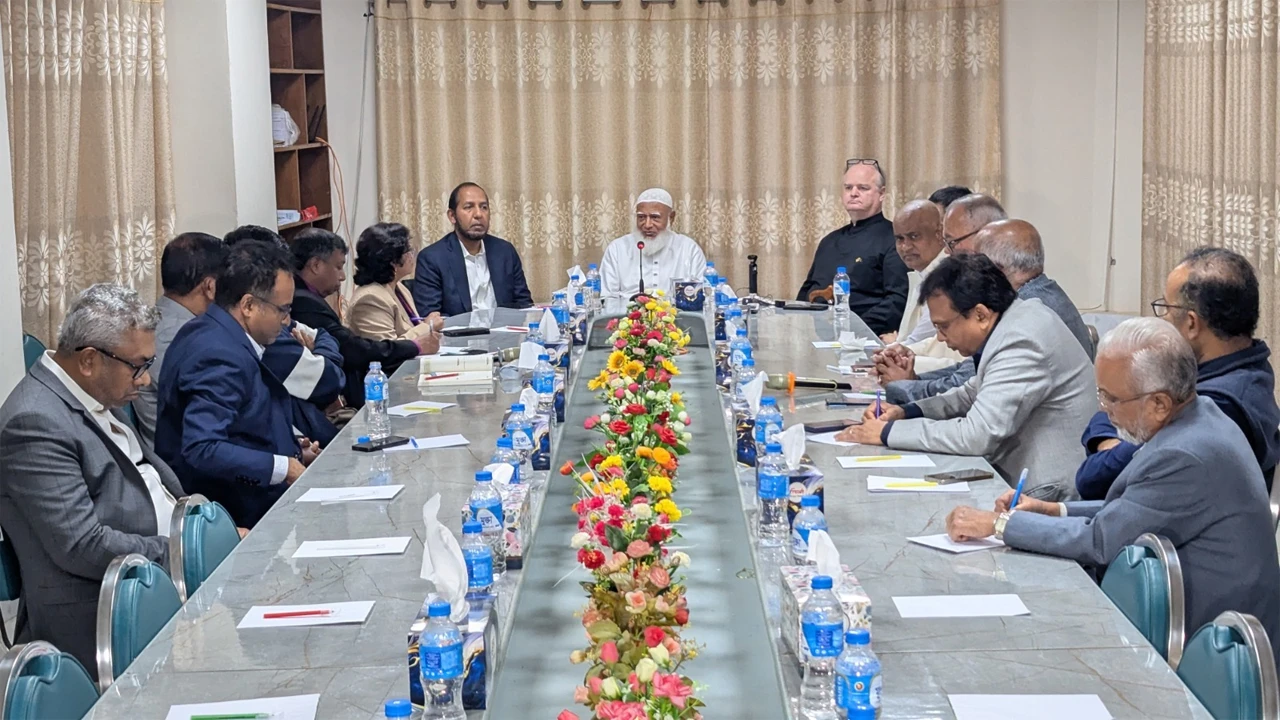 Christian community including US academics meet with Jamaat Ameer