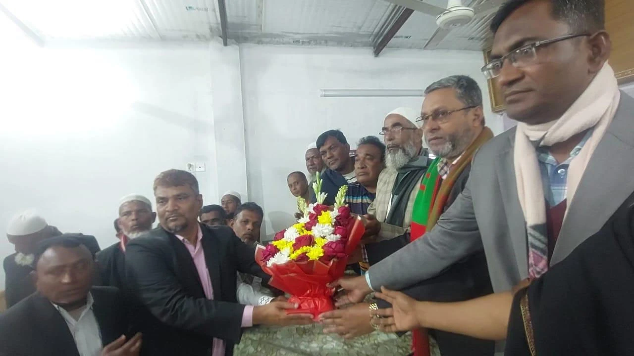 More than 200 leaders and activists left AL and joined BNP in Chandpur