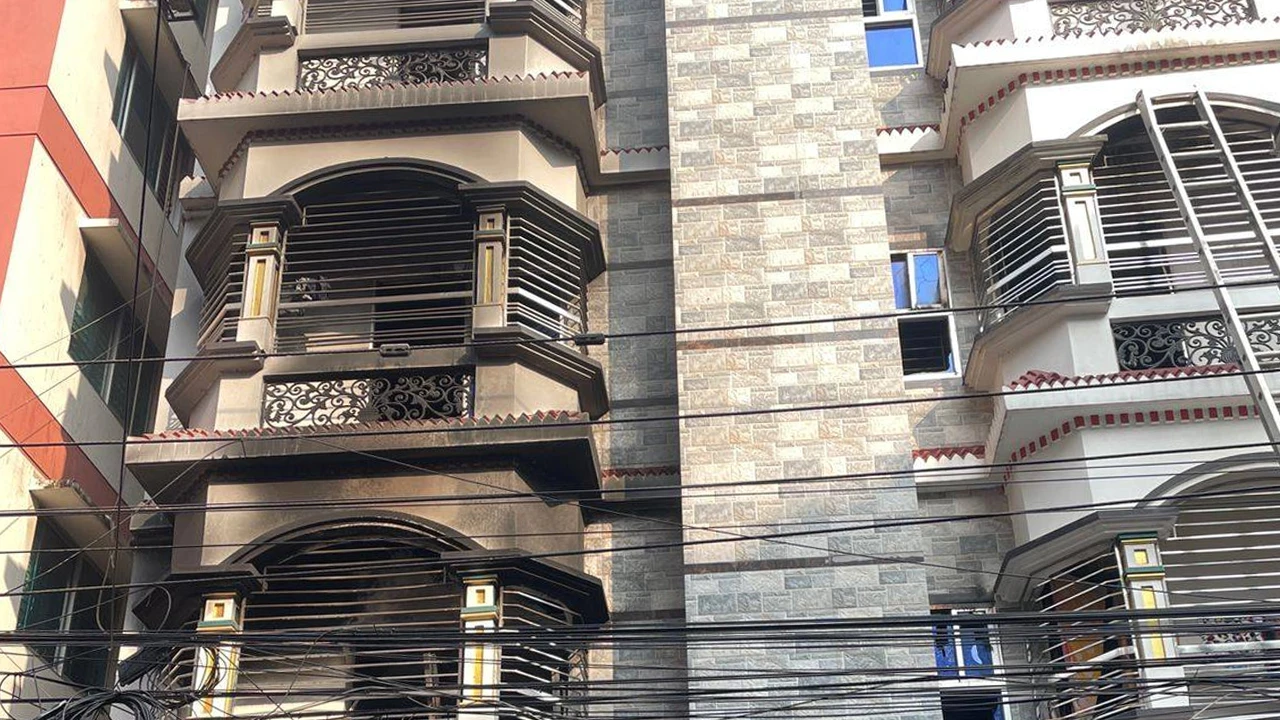Massive fire in Uttara building, 3 dead