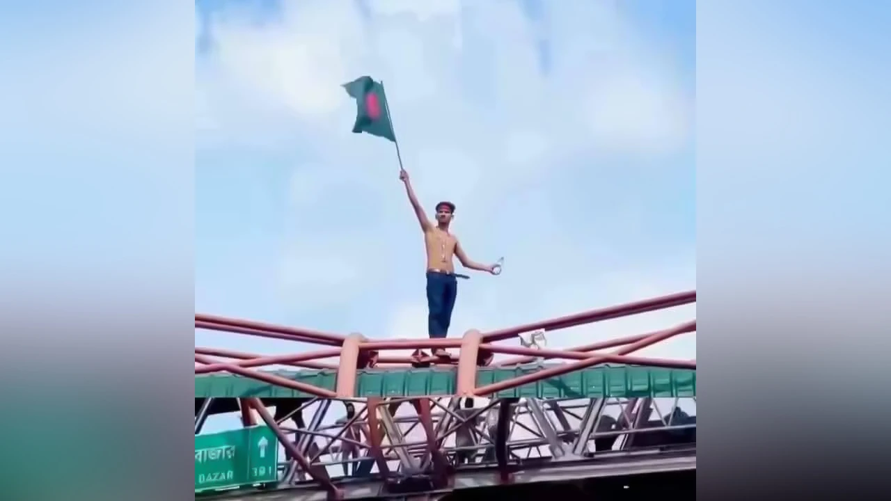 Chhatra Dal activist presents Tarique Rahman with the flag he flew in July