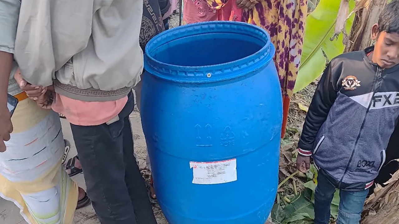 Body of unidentified youth recovered from drum in Siddhirganj