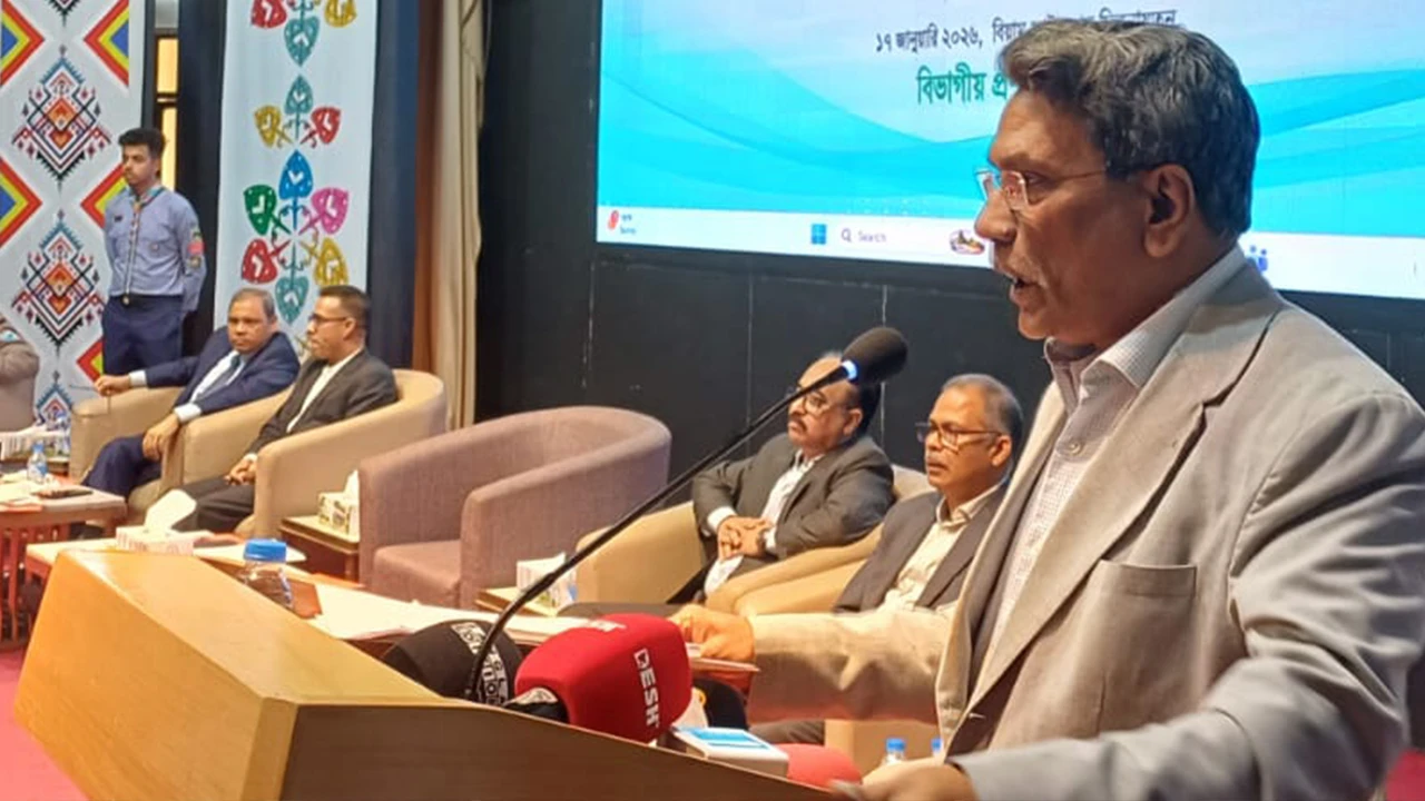 No obstacles for government employees in campaigning for 'Yes' vote: Ali Riaz