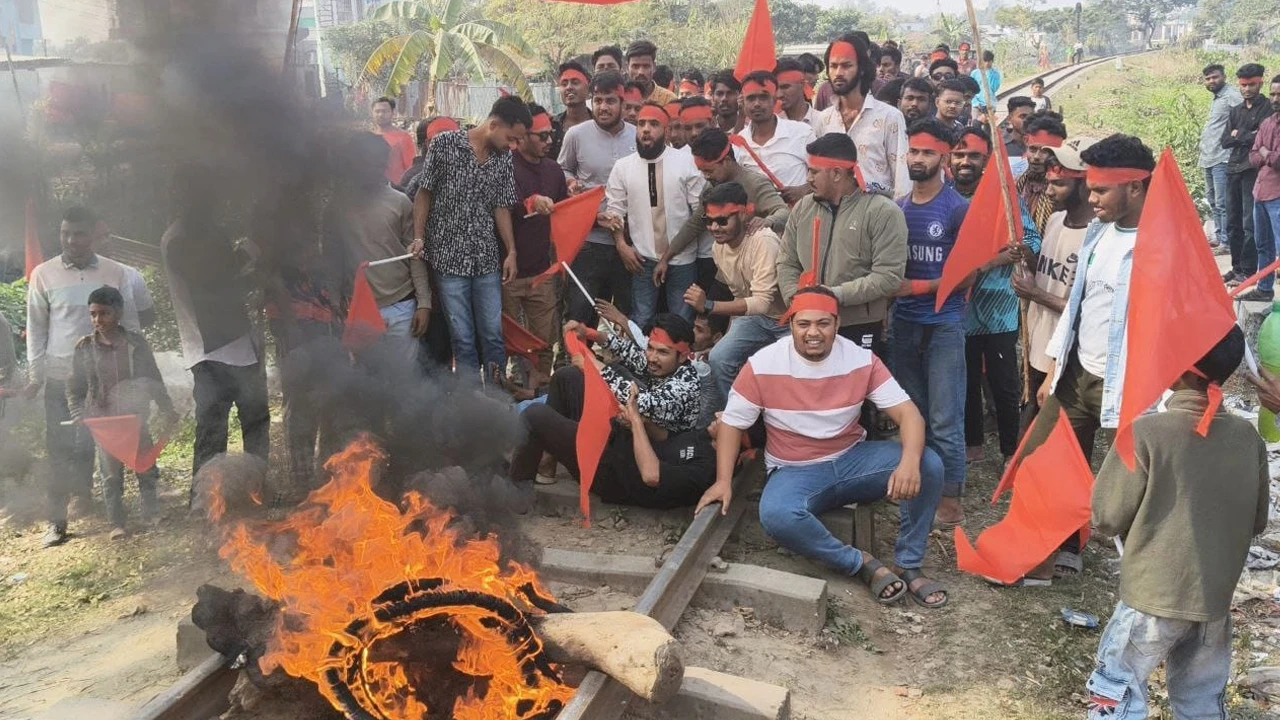 Deposed Chhatra Dal leaders protest by blocking railway tracks
