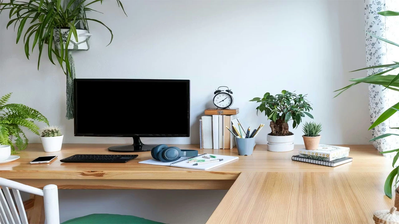 Keep your office desk tidy.