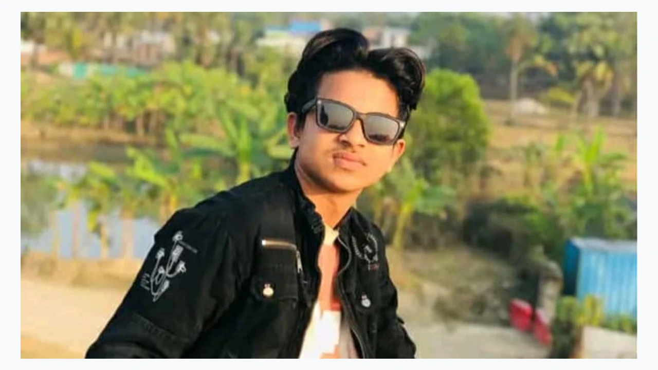 Teenager dies in road accident in Narail