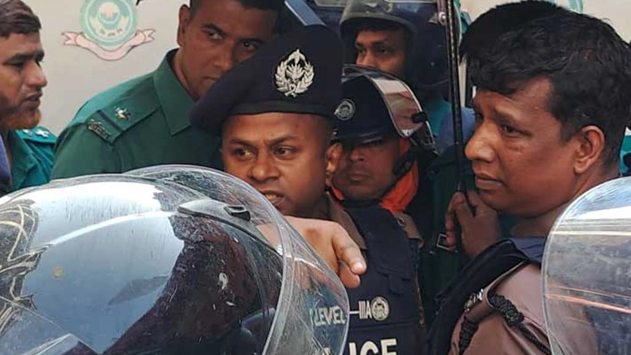 Order to start trial of all accused including Chinmoy