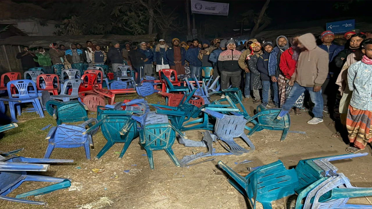 Allegations of attempted rape of child under the lure of new books