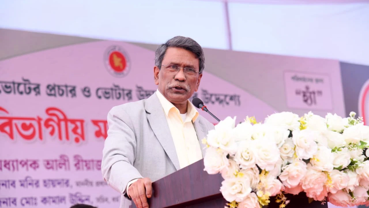 Chief Adviser exchanges views with senior officials of Armed Forces