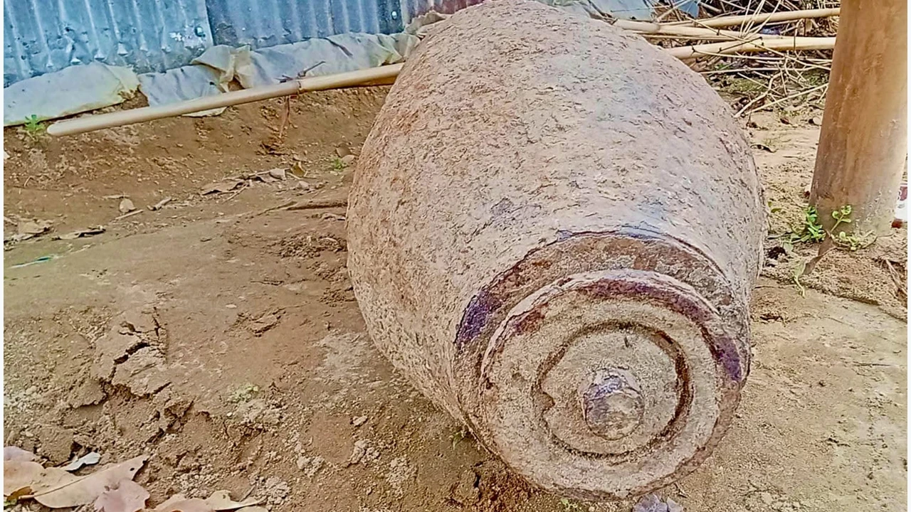 4 arrested with 10 kg of silver and liquor in Jessore