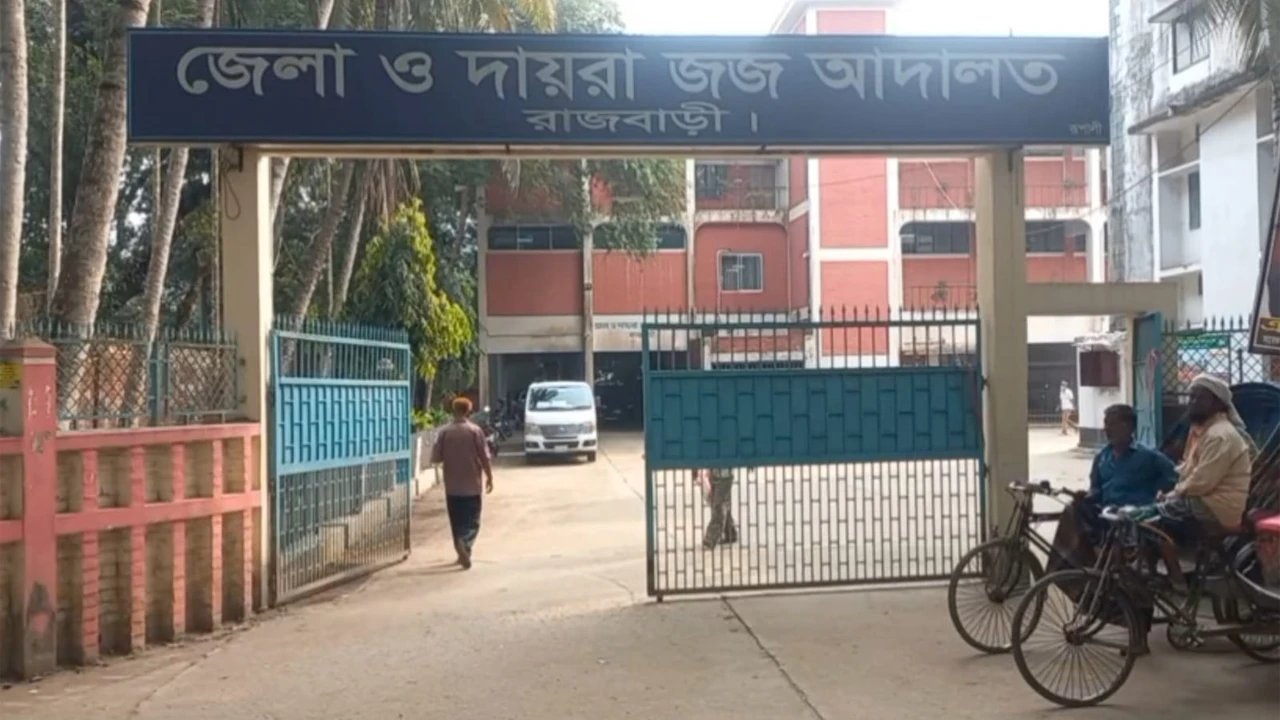 Woman arrested for selling sophisticated US weapons