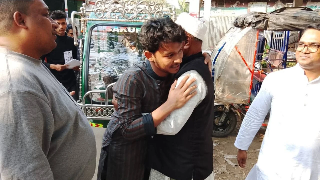 'Bricks and mortars' thrown at Hannan Masud's road rally in Hatia