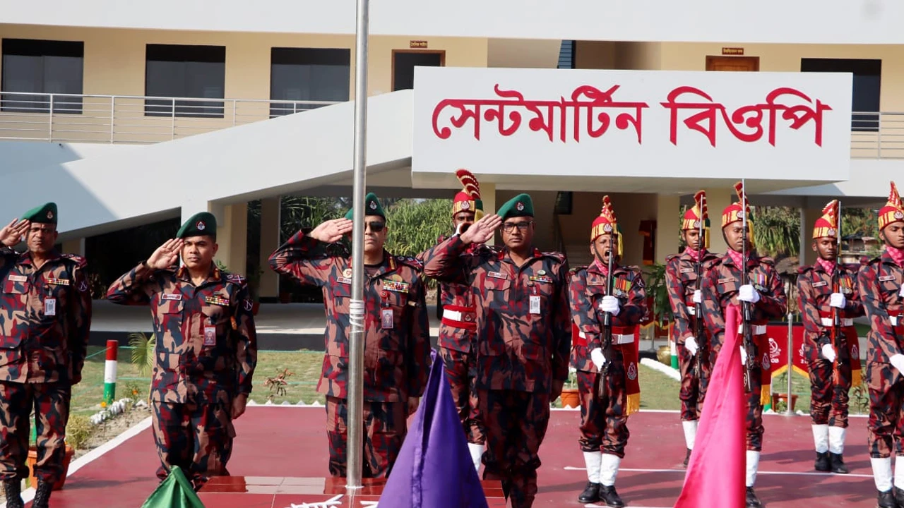 Threat to ferry master in Hatiya: Traffic normalized after administration intervenes after closure