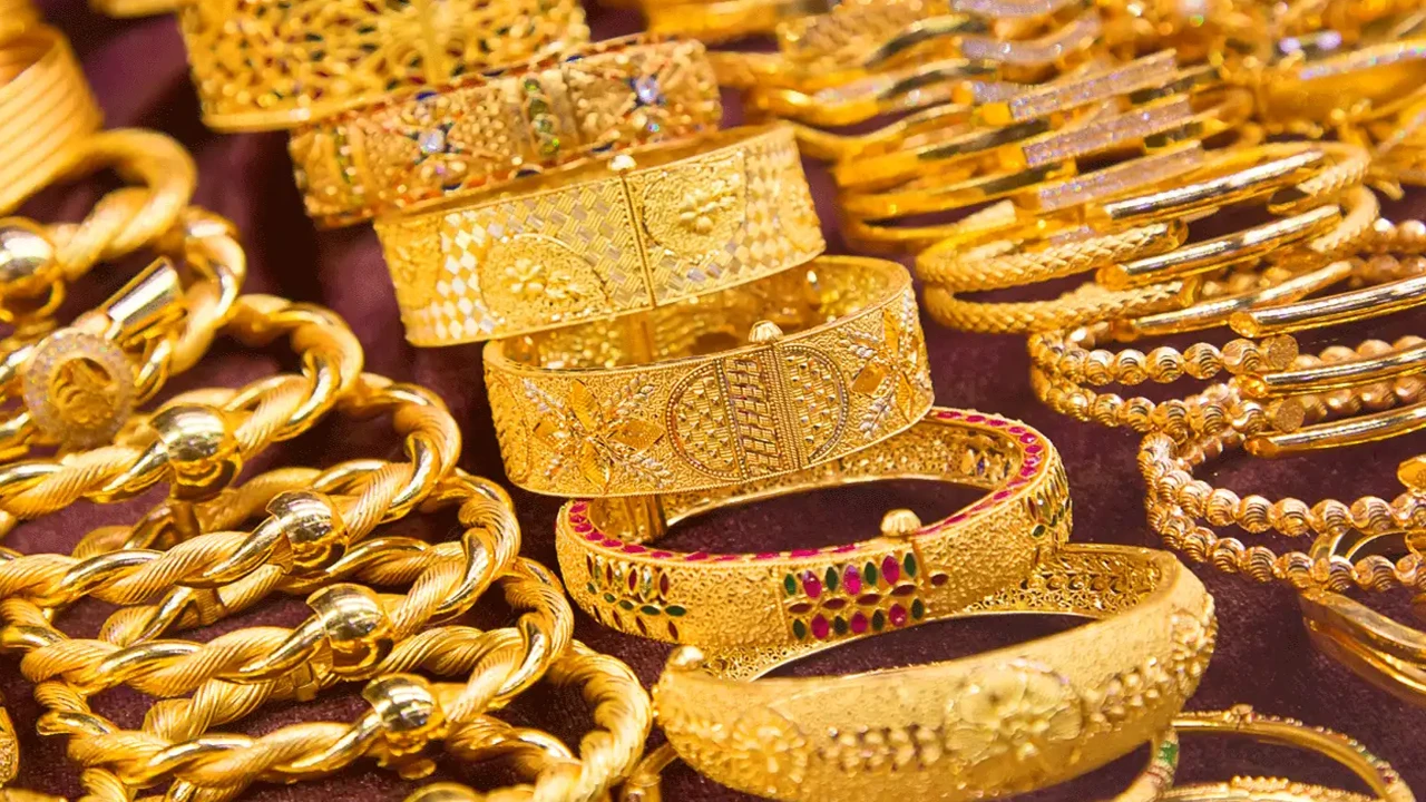 Gold prices set new record in the country